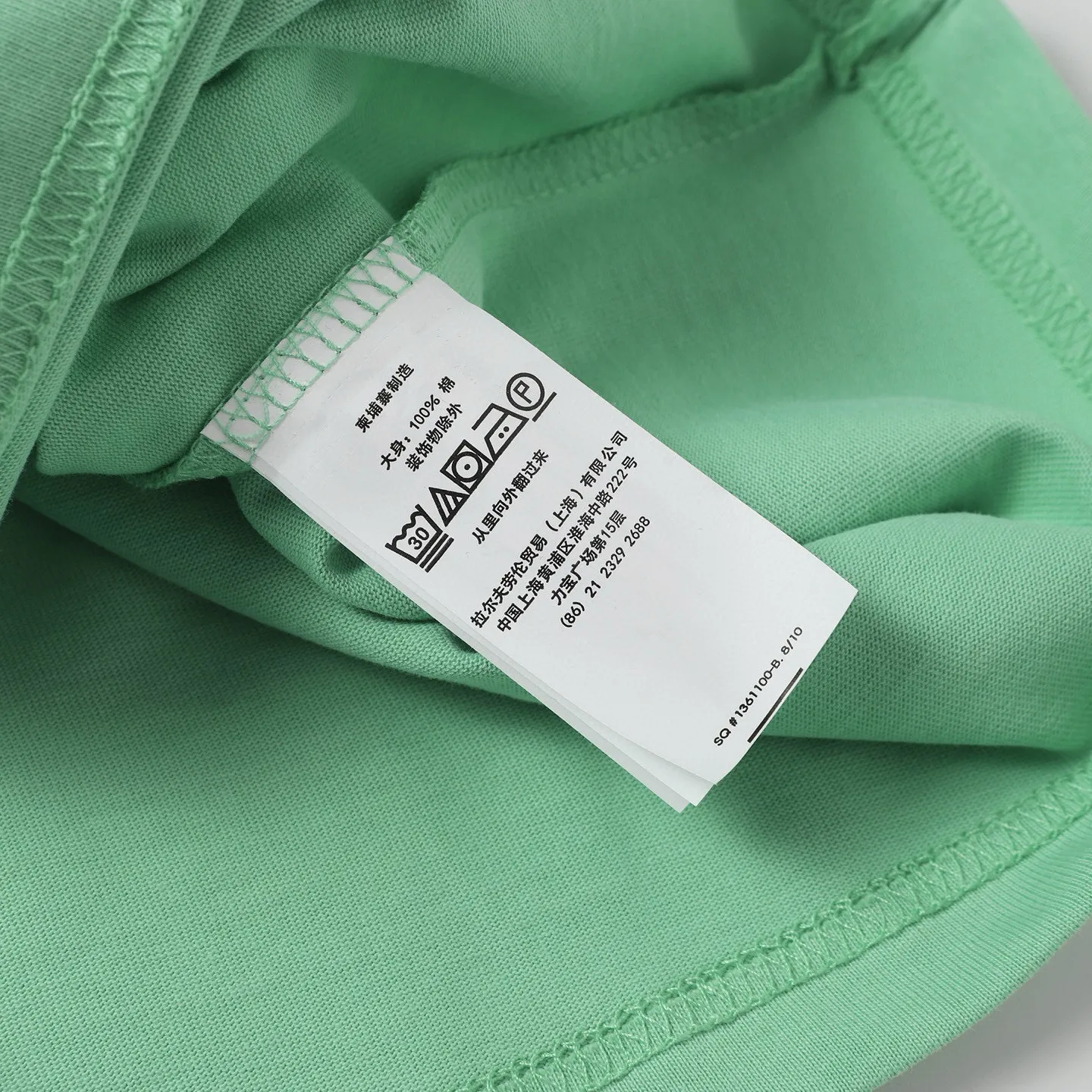 P130 Style number: 657 Ralph Lauren/Ralph Lauren 2025 new summer pure cotton 240g silicone Polo embossed round neck T-shirt. The main LOGO on the neck has a QR code mark, which can be scanned for verification. It uses 3D silicone three-dimensional English letter logo embossing to distinguish low-quality products on the market. 32 counts, 240g hydrophilic toner, 100% cotton fabric, comfortable and soft, highly breathable, focusing on high-end cost-effectiveness, needless to say good quality. Available in a variety of colors, both boys and girls can try this genderless style, giving them a yuppie tone in no time. Immerse yourself in your leisurely style, and have your own style in retro. Natural, vivid and very French romantic feelings, perfectly integrating youthful atmosphere and trend. Color: white, navy blue, light green Size: S-xL S Shoulder width 44 Bust 104 Sleeve length 23 Clothing length 72 M Shoulder width 45 Bust 108 Sleeve length 24 Clothing length 74 L Shoulder width 46 Bust 112 Sleeve length 25 Clothing length 76 xL Shoulder width 47 Bust 116 Sleeve length 26 Clothing length 78